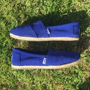 Royal blue Toms side 7.5